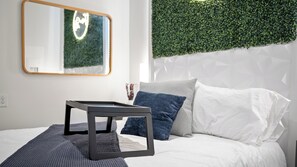 1 habitación, caja de seguridad en la habitación y escritorio 