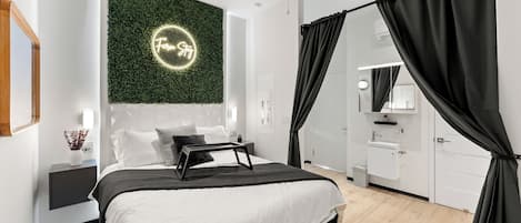 Iron/ironing board, Internet, bed sheets