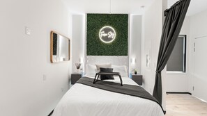 1 habitación, caja de seguridad en la habitación y escritorio 