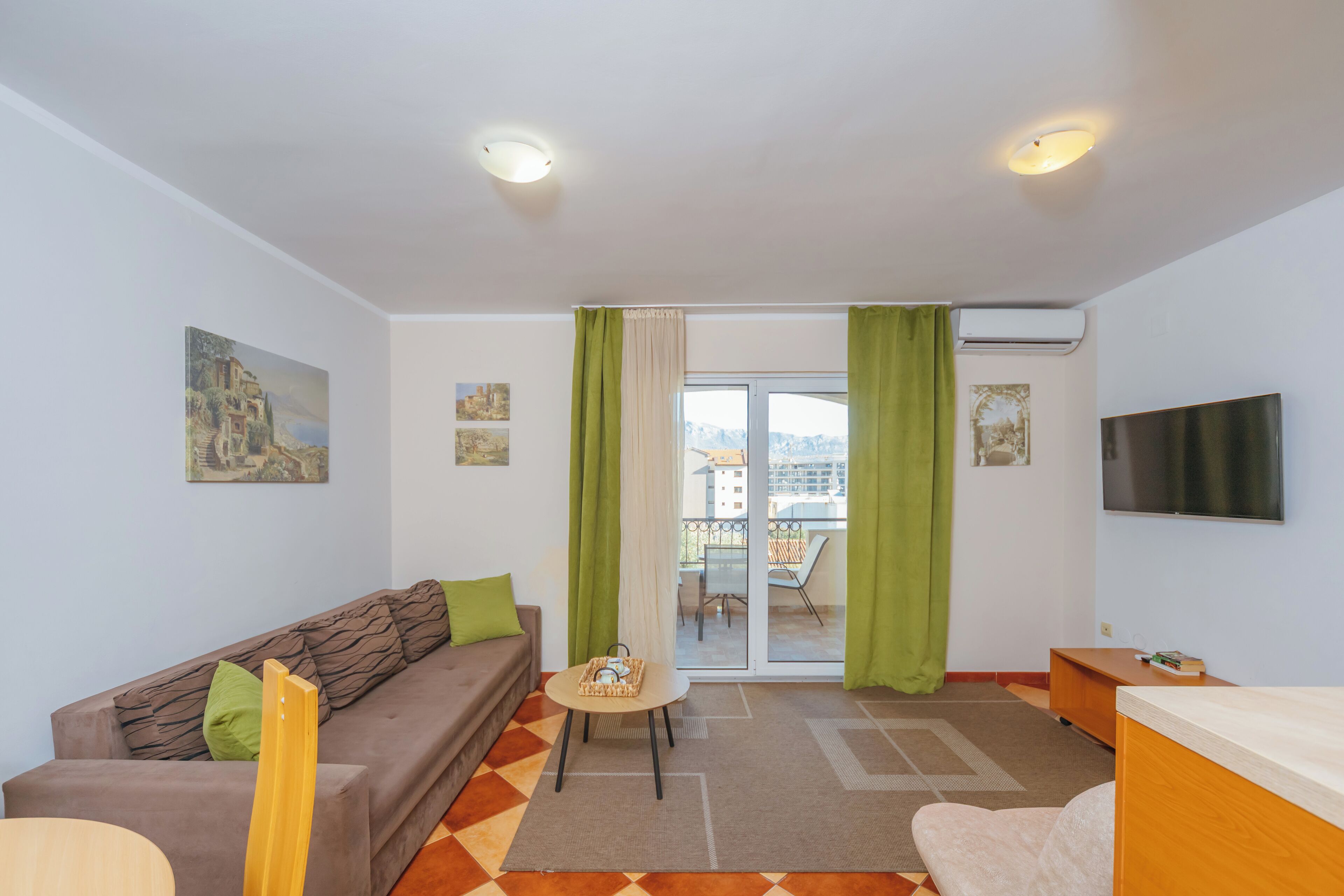 Apartemen Keluarga, balkon | Ruang keluarga