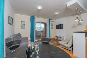 Familie appartement, balkon | Woonkamer