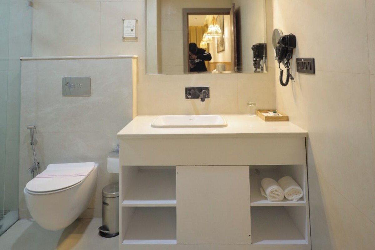 Separate tub and shower, rainfall showerhead, free toiletries