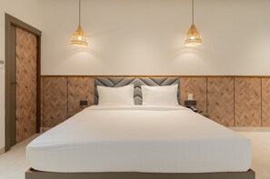 ห้องพรีเมียร์ดับเบิล, วิวสระว่ายน้ำ | ผ้าปูที่นอน Frette จากอิตาลี, เครื่องนอนระดับพรีเมียม, ผ้านวมขนเป็ด