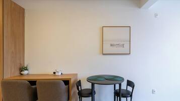 Basic Apartment | Dining
