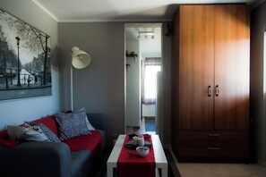 Smart TV - Romeo & Juliet - Modern & Stylish Studio: Acropolis & Park Views (Egaleo)