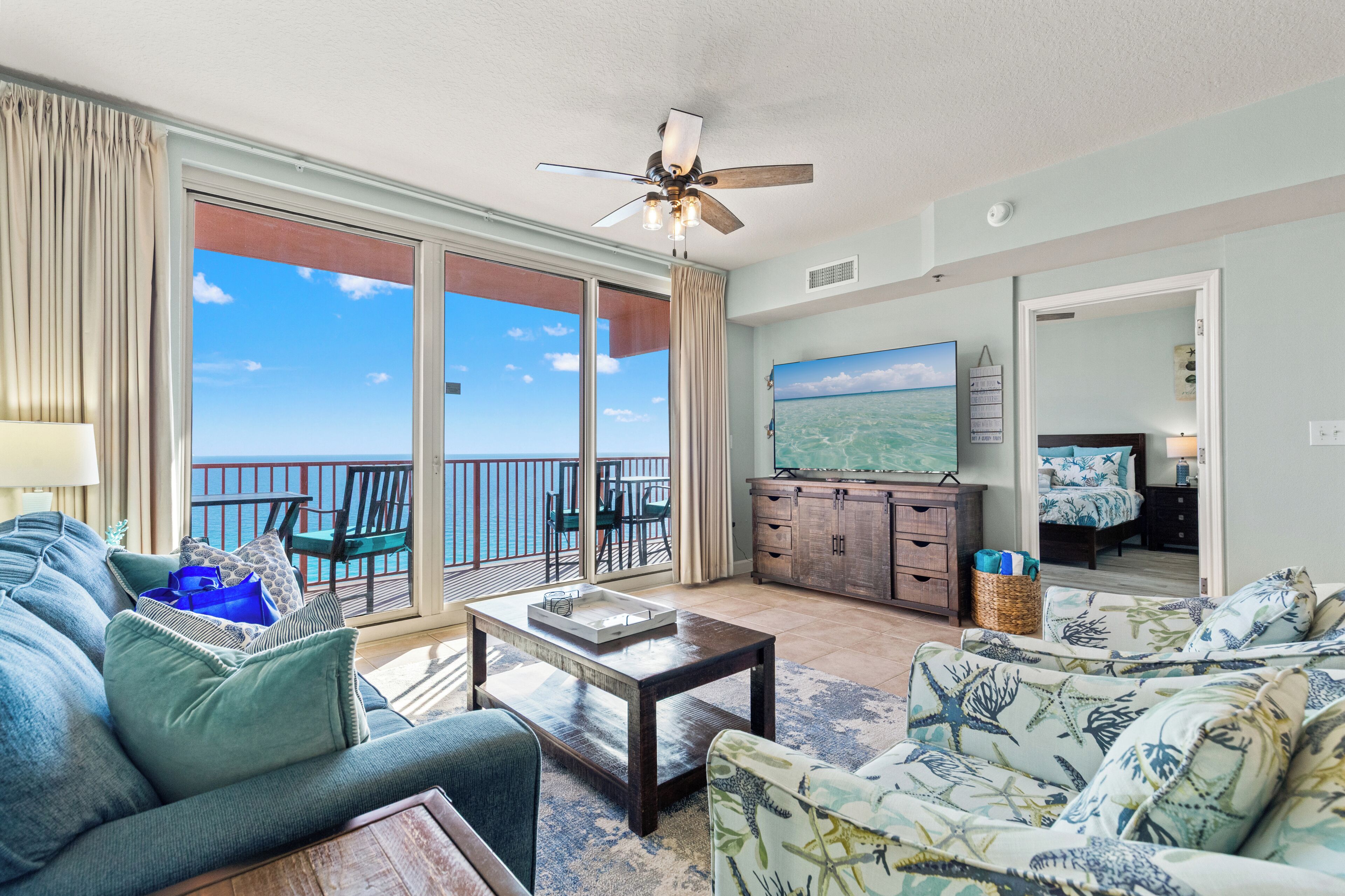 Apartment, Mehrere Betten, Balkon, Meerblick (Shores of Panama 2212) | Wohnbereich