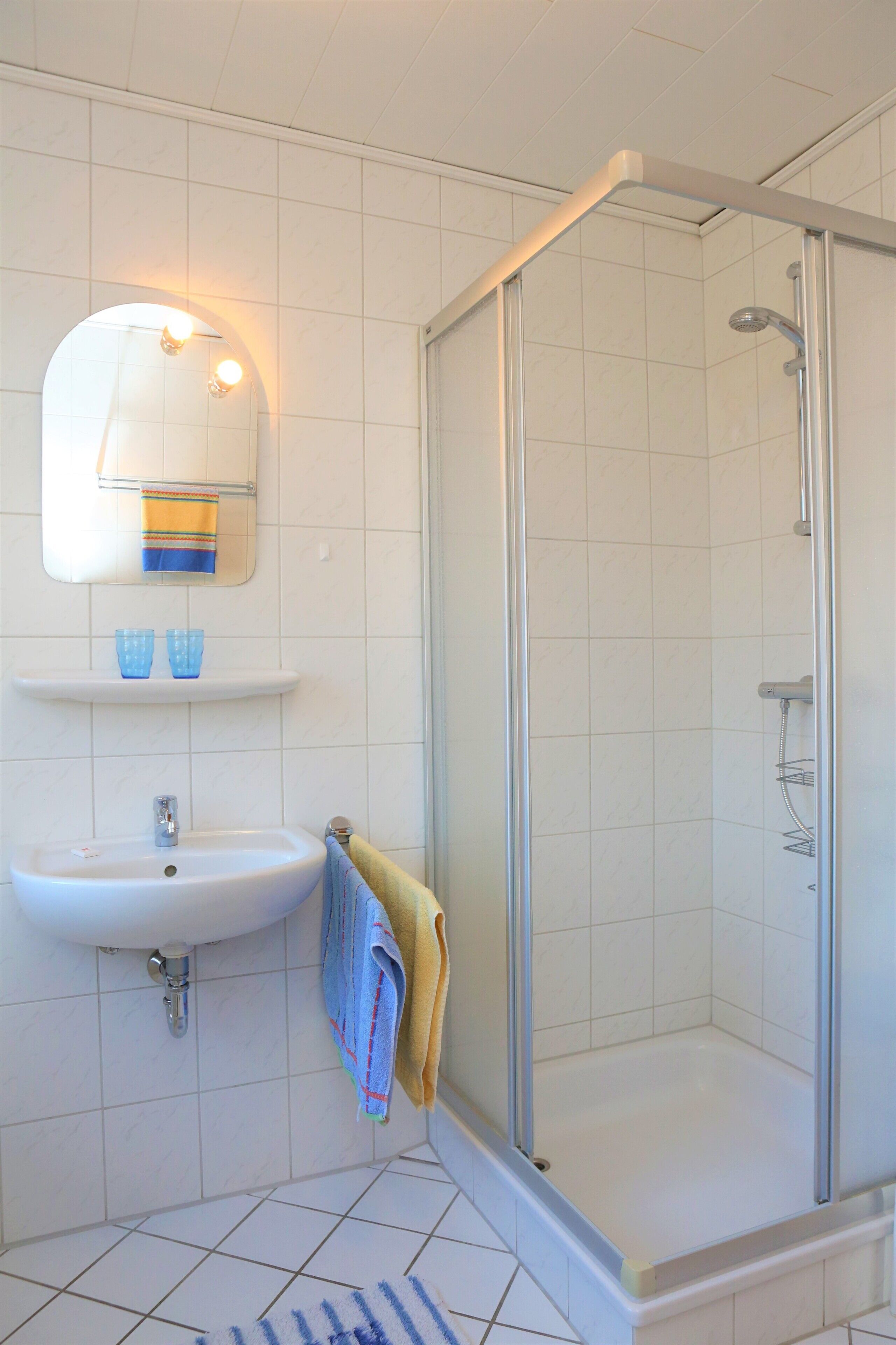 Dusche, Haartrockner, Handtücher