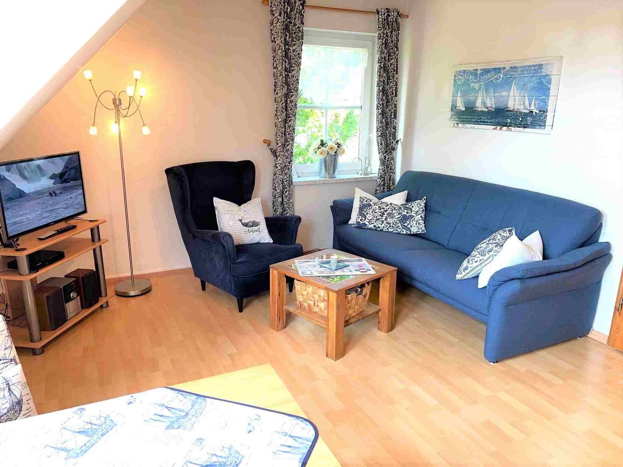 Fernseher, DVD-Player, Stereoanlage