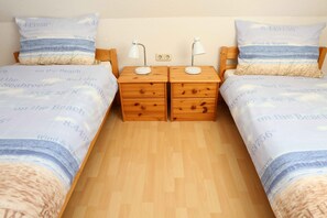 WiFi, bed sheets - Martina Hans 2 Holiday Apartment for 1 to 3 Guests (Horumersiel)