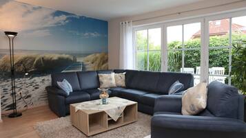 Fernseher, DVD-Player, Stereoanlage