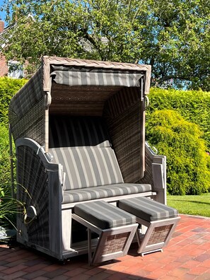 Property grounds - Beach Apartment 1, 65 sqm with Shared Terrace, Garden & Wi-Fi (Horumersiel)