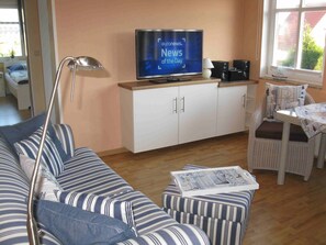TV, DVD player - Beach Apartment 2, 40 sqm, 1 Bedroom, Max. 2 Guests (Horumersiel)