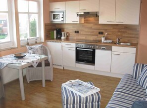 Fridge, microwave, oven, dishwasher - Beach Apartment 2, 40 sqm, 1 Bedroom, Max. 2 Guests (Horumersiel)