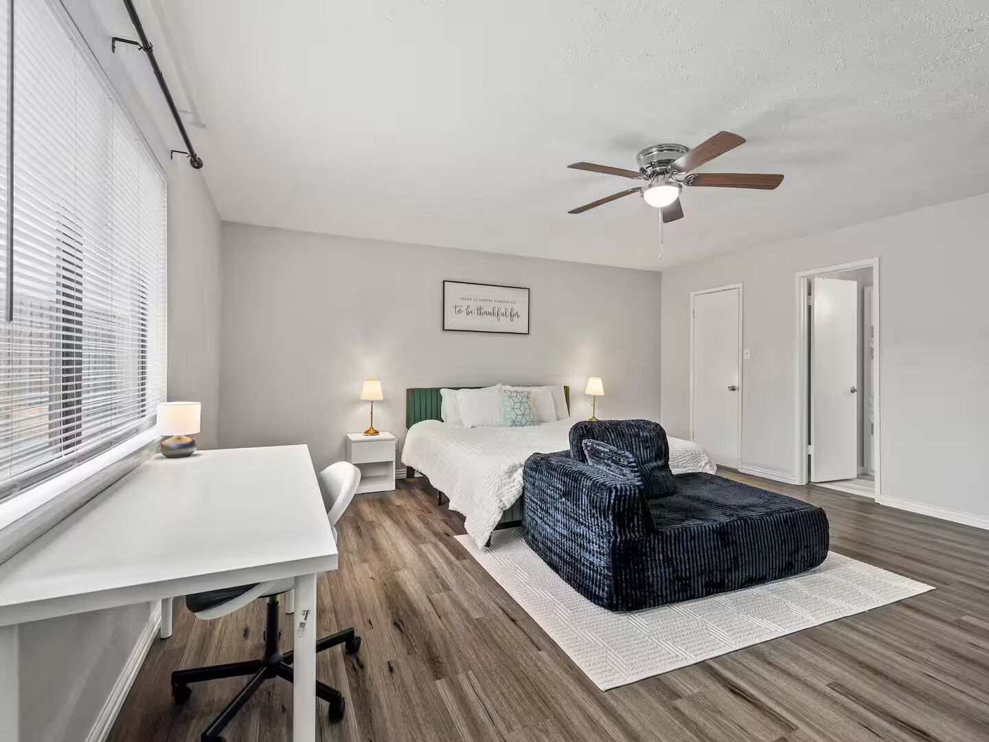 4 slaapkamers, een strijkplank/strijkijzer, wifi, beddengoed