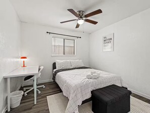 4 makuuhuonetta, silitysrauta/-lauta, Wi-Fi, vuodevaatteet