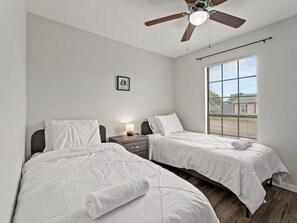 4 bedrooms, iron/ironing board, WiFi, bed sheets - 4BR Home w/ Arcade, Foosball & Desks - Carrollton (Carrollton)