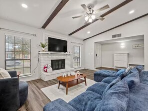 Living area - 4BR Home w/ Arcade, Foosball & Desks - Carrollton (Carrollton)