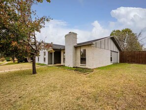 Exterior - 4BR Home w/ Arcade, Foosball & Desks - Carrollton (Carrollton)