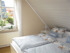 Iron/ironing board, WiFi, bed sheets - Beach Apartment 3, 28 sqm with Shared Terrace, Garden, and Wi-Fi (Horumersiel)