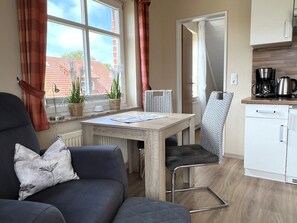 Interior - Beach Apartment 3, 28 sqm with Shared Terrace, Garden, and Wi-Fi (Horumersiel)