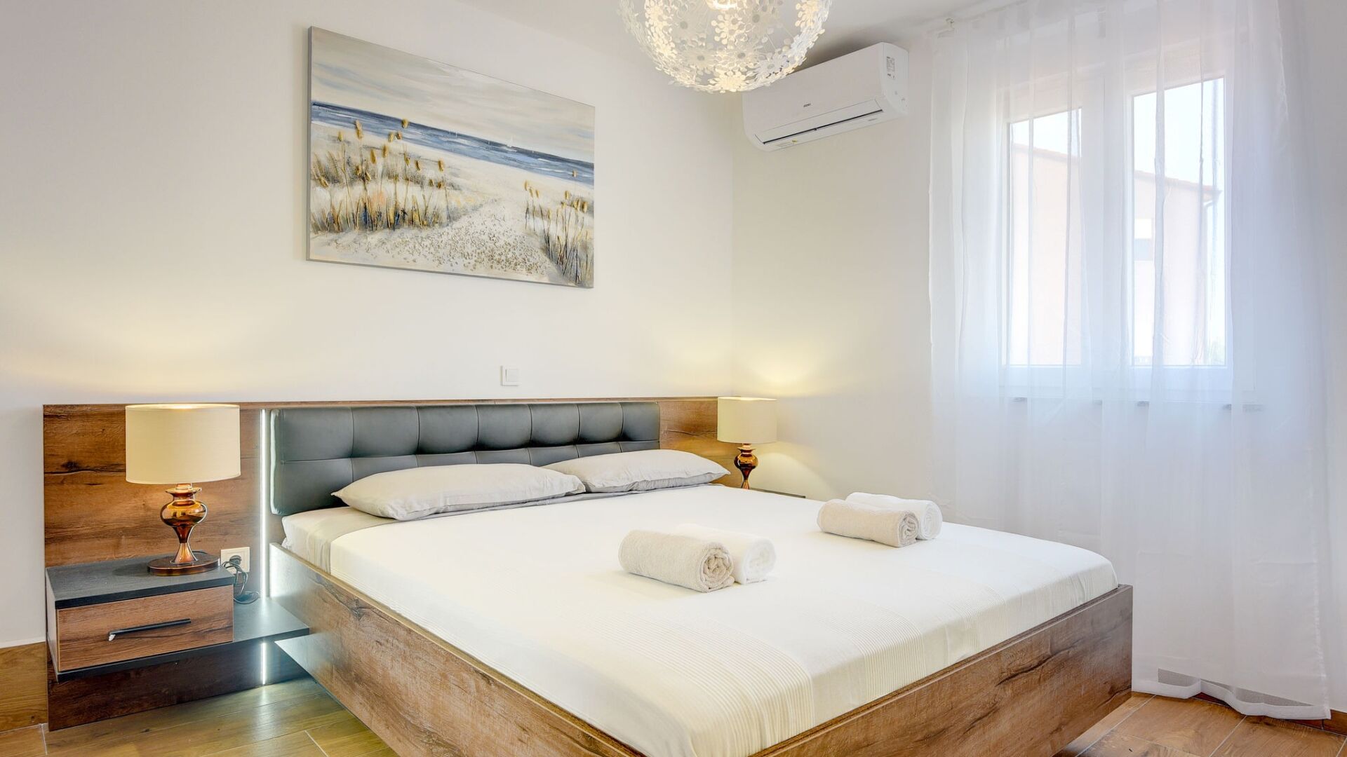 Free WiFi, bed sheets