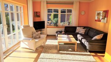 Fernseher, DVD-Player, Stereoanlage