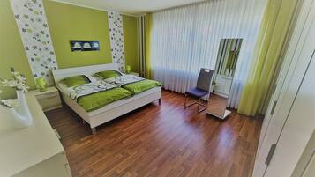 Silitysrauta/-lauta, Wi-Fi, vuodevaatteet