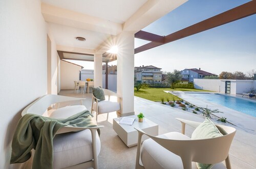 Villa Marija Medulin – Luxusvilla mit privatem Pool und Sauna im Zentrum von Medulin, nur wenige Minuten vom Strand entfernt