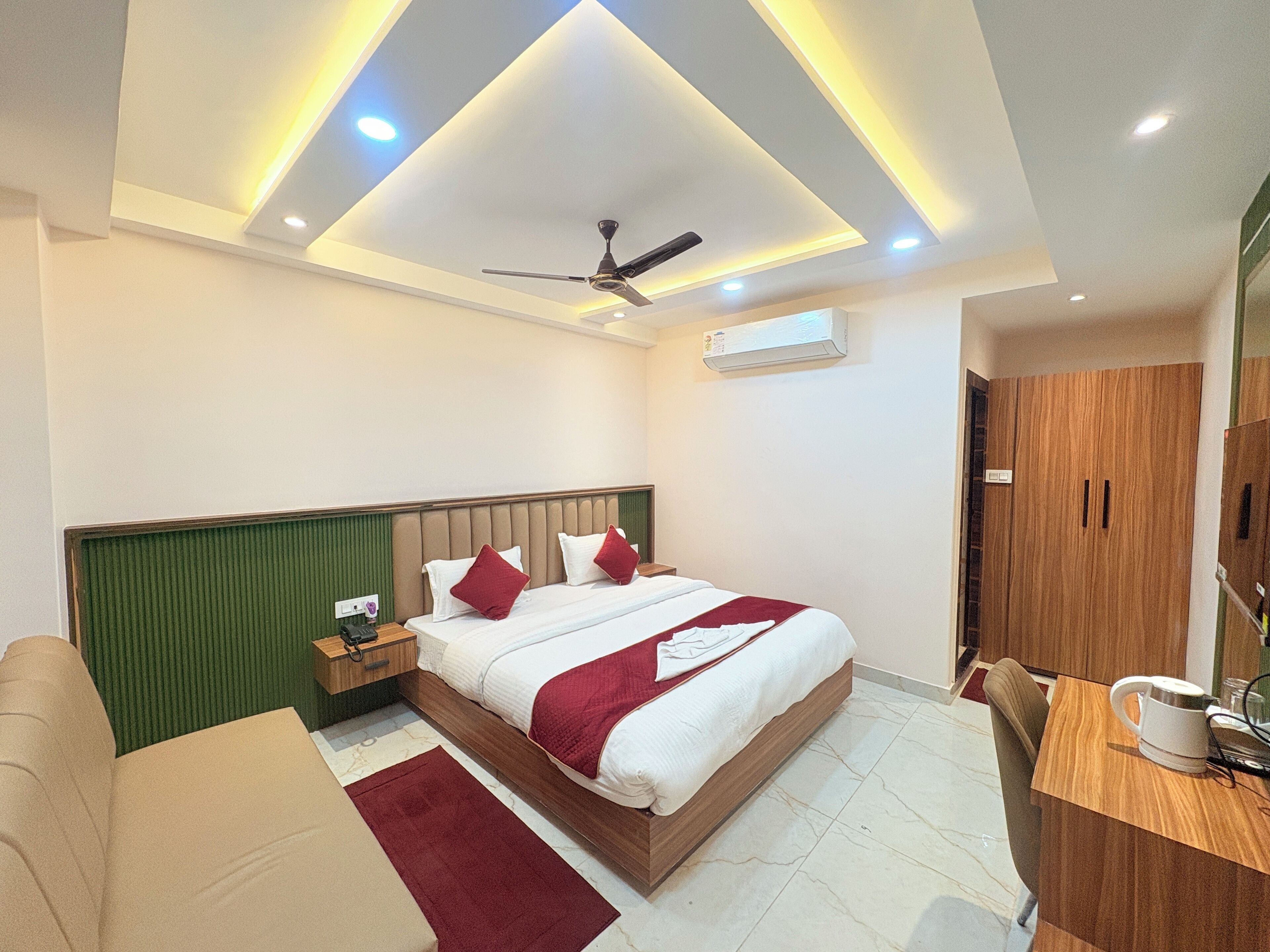 Royal Double Room | Desk, free WiFi