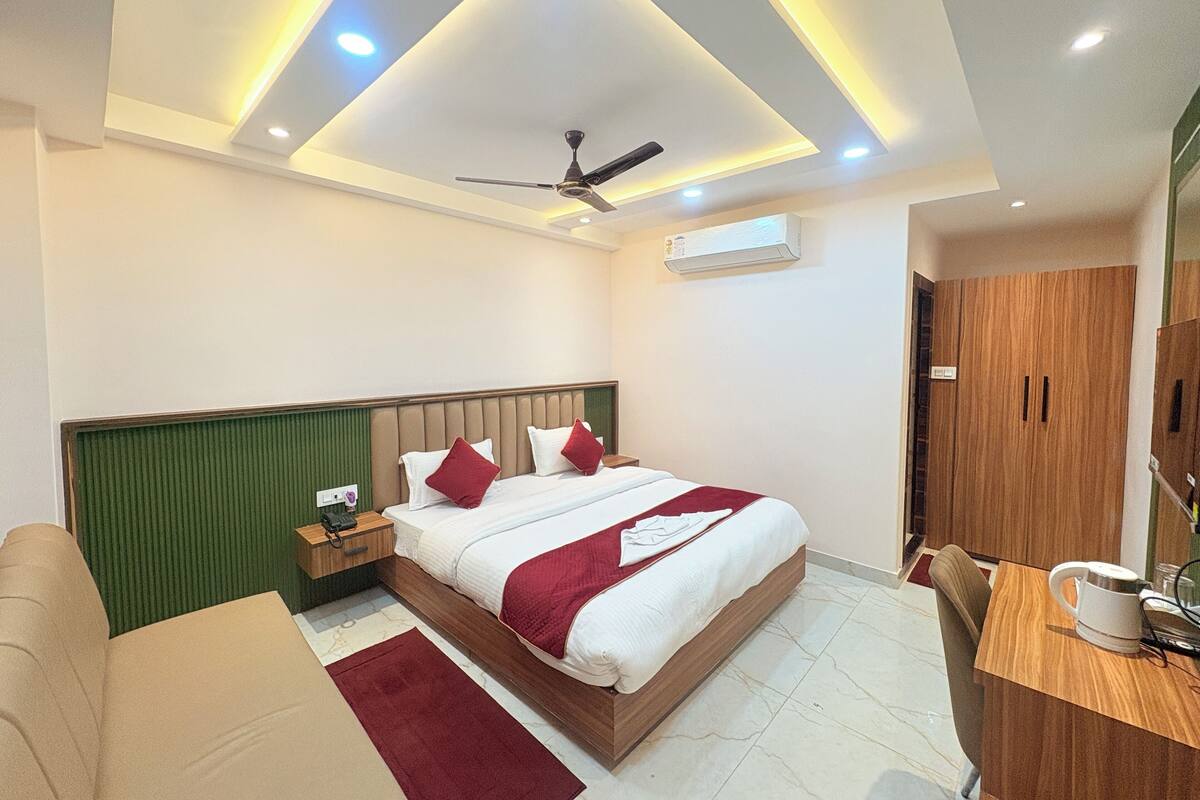 Royal Double Room | Desk, free WiFi