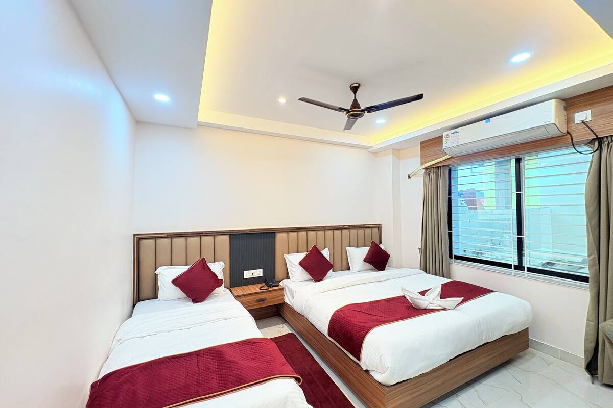 Superior Triple Room | Desk, free WiFi