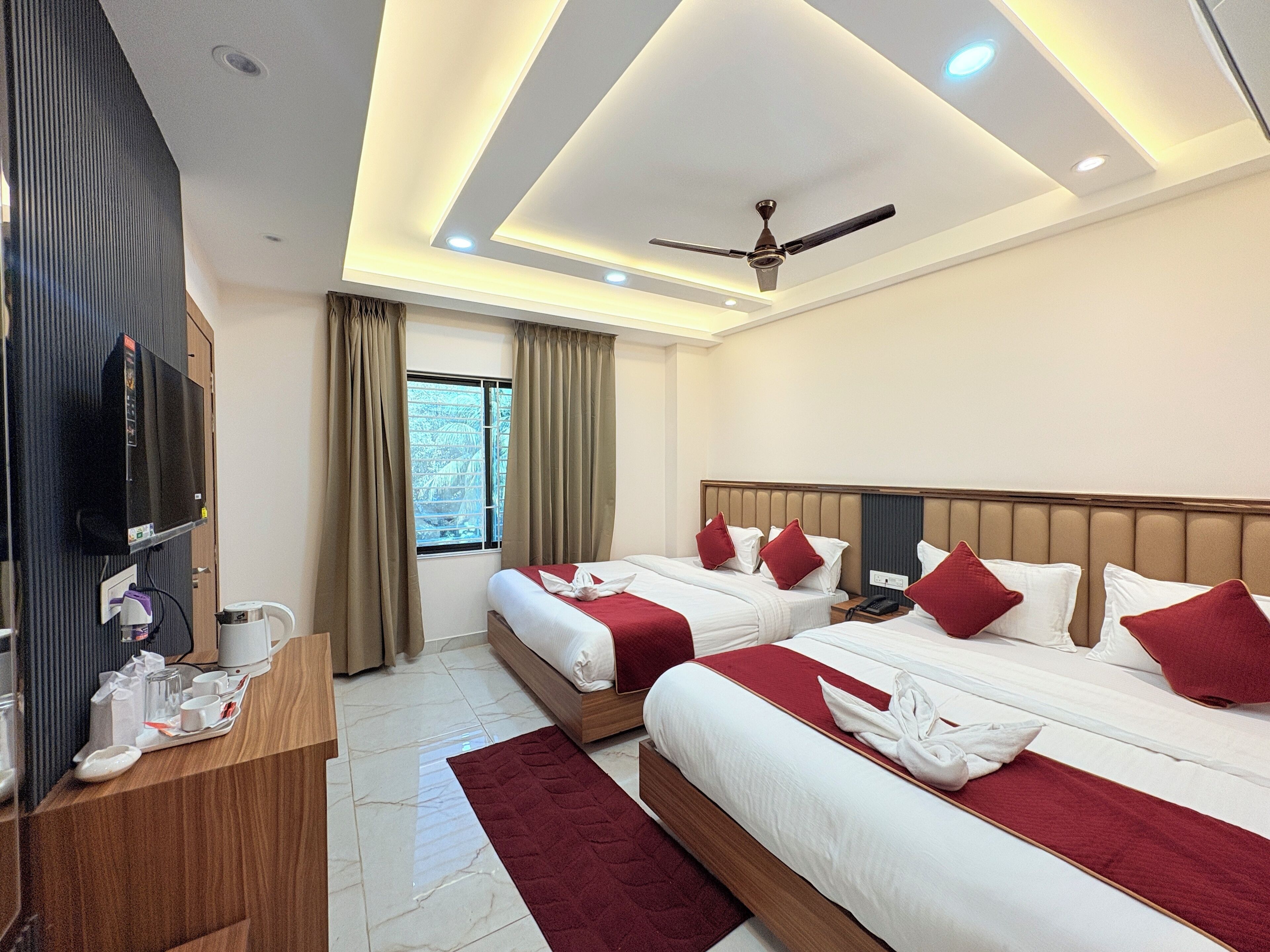 Family Room | Desk, free WiFi