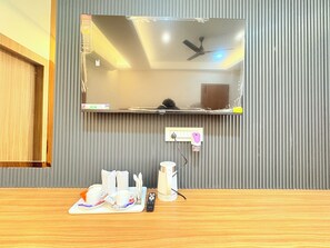 Royal Double Room | Desk, free WiFi - Hotel Ganesha Inn Siliguri (Siliguri)