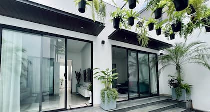 Cozy Boutique in adorable Thành phố Buôn Ma Thuột with AC