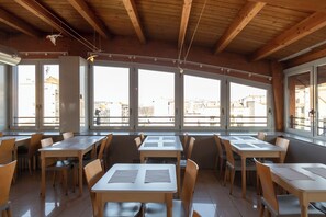 Daily buffet breakfast for a fee - Hotiday Milano Navigli (Milan)