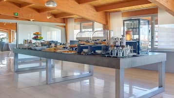 Colazione a buffet, servita tutte le mattine (12 EUR a persona)