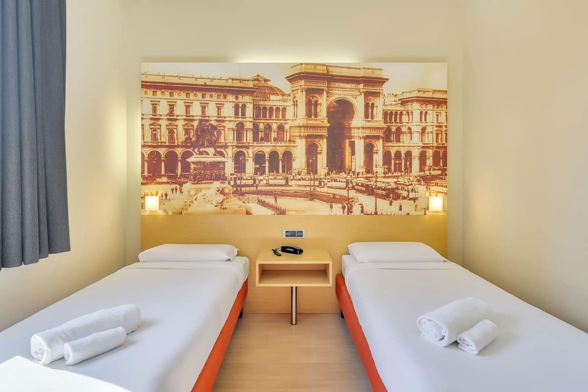 Standard Twin Room | In-room safe, desk, free WiFi