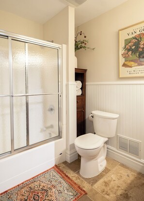 Hair dryer, towels, soap, toilet paper - Charming 1901 Home, Modern Updates, Near Lake Superior (Duluth)