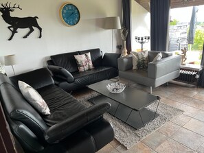 Fernseher, Tischtennisplatte