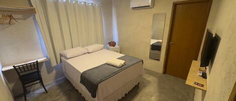 Desk, laptop workspace, free WiFi