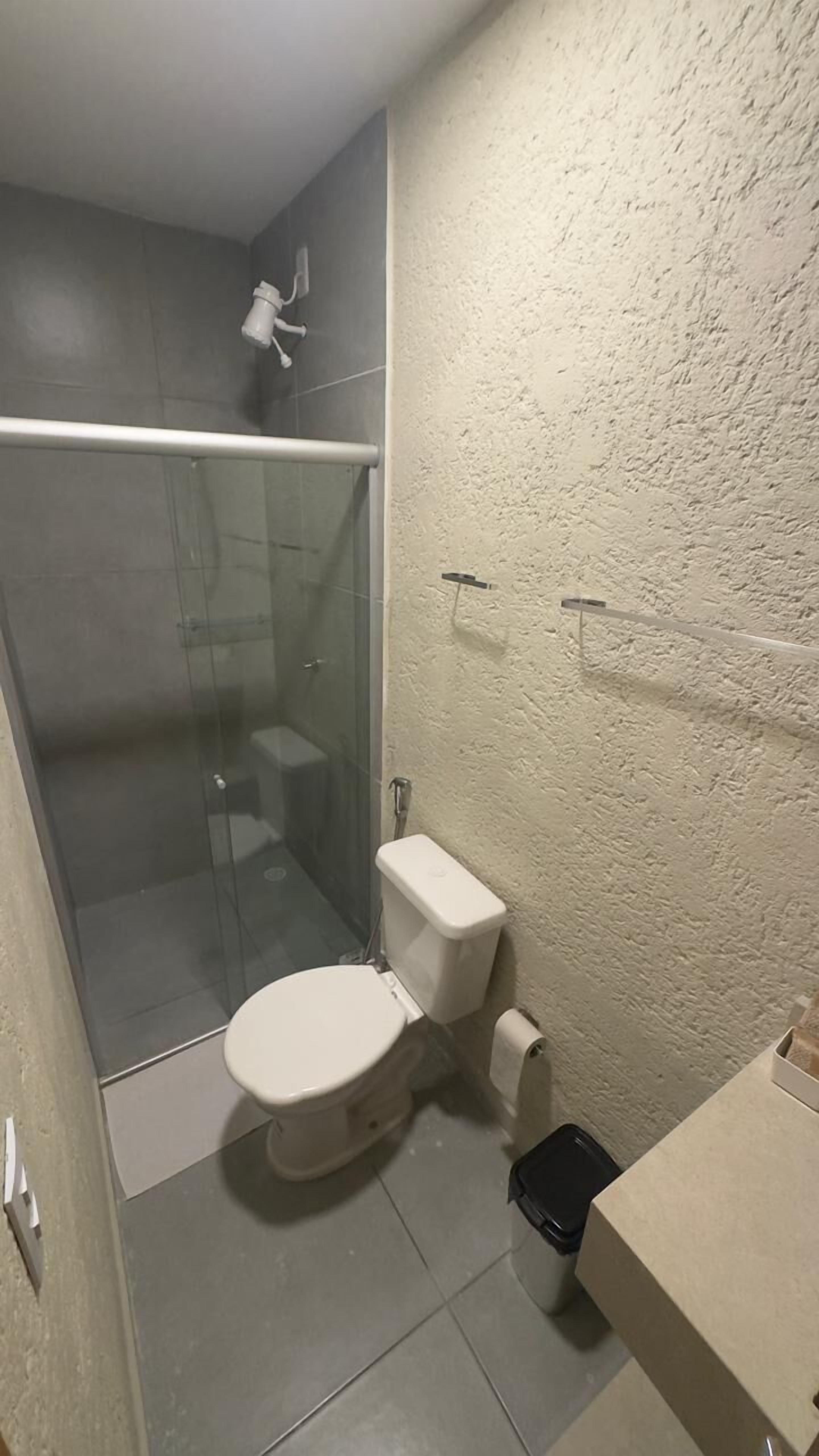 Dusj, håndklær, såpe og sjampo