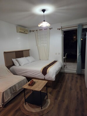 Iron/ironing board, Internet, bed sheets - Sawadee Studio, furnished & garden (Saint-Denis)