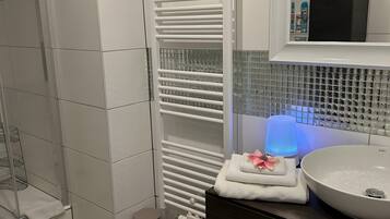 Shower, towels, toilet paper