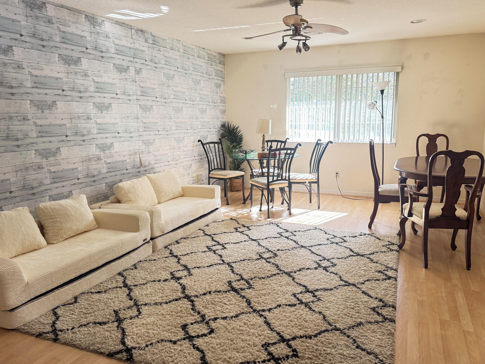 House, 5 Bedrooms | Living area