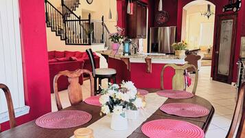 House, 5 Bedrooms | Dining
