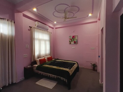 Mystic Paradise-Safe Serene home away from home near Historic Amer. Pet friendly