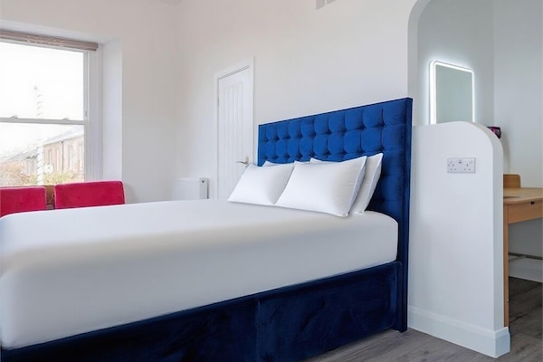 Chambre Quadruple Standard, 1 trÚs grand lit et 1 canapé-lit