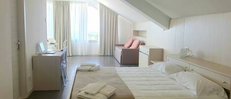 1 bedroom, in-room safe, travel crib, free WiFi