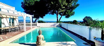 VILLA MAGOS, 10 bedrooms, up to 24 guests, sea view, celebration or relax