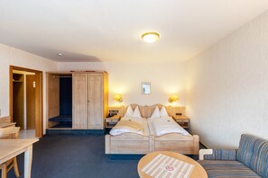 WiFi, bed sheets - Apartment 'Zimmer 8' with Wi-Fi (Bad Soden-Salmünster)